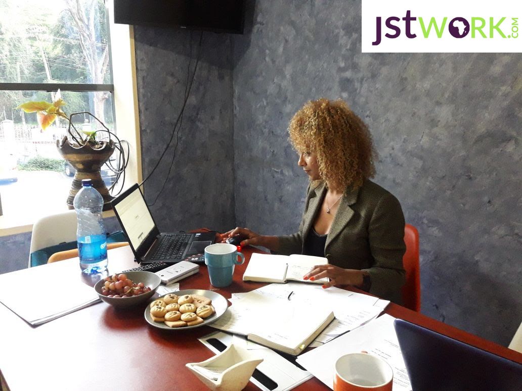 jstwork_com's tweet photo. 𝑨𝒔 𝒂 𝒔𝒆𝒏𝒊𝒐𝒓 𝒆𝒙𝒆𝒄𝒖𝒕𝒊𝒗𝒆, 𝒚𝒐𝒖 𝒌𝒏𝒐𝒘 𝒕𝒉𝒂𝒕 𝒑𝒓𝒆𝒑𝒂𝒓𝒂𝒕𝒊𝒐𝒏 𝒊𝒔 𝒌𝒆𝒚 𝒕𝒐 𝒔𝒖𝒄𝒄𝒆𝒔𝒔.
Are you ready for your next interview?

Grab our interview prep course here-https://t.co/hVpouwaU1i 

#Kenya#JstWORK https://t.co/zUKBYEHp4P