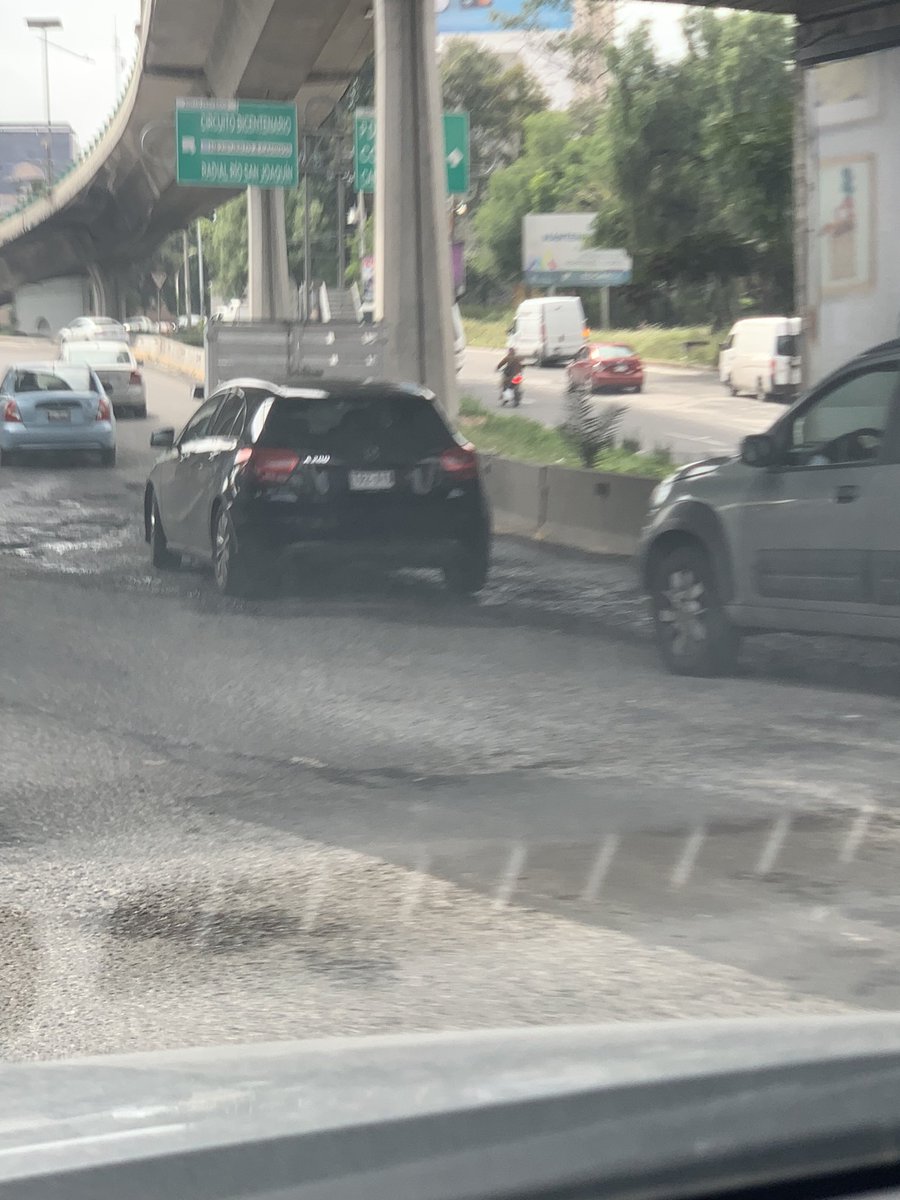 almaca5's tweet photo. @LaSEMOVI @SEDEMA_CDMX URGE ARREGLAR ESTA VIALIDAD RÍO SAN JOAQUÍN, esto provoca mil tráfico y sobretodo deterioro a autos  @waze no para con sus las mil alertas de baches, por favor UREGE REPARAR VIALIDADES @delfinagomeza URGE … https://t.co/ki15eQi1sV