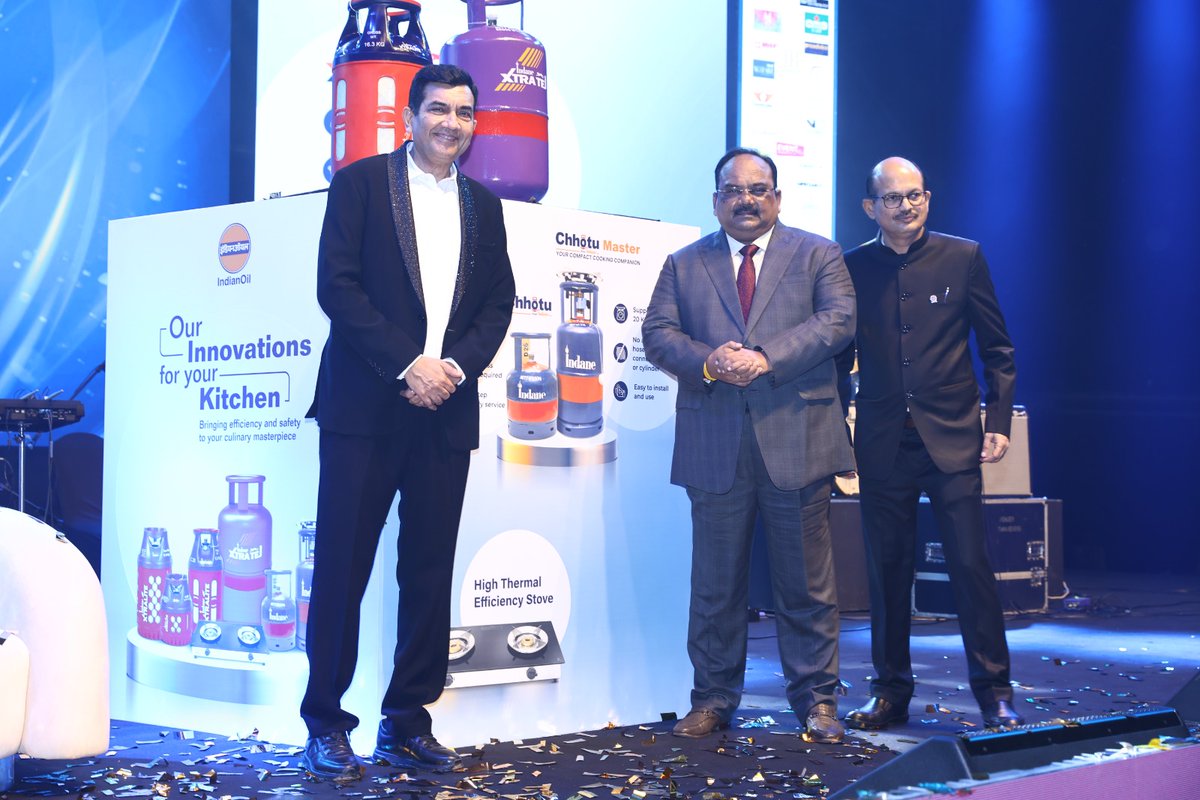 ChairmanIOCL's tweet photo. Delighted to unveil two innovative products today under #IndianOil's superbrand #Indane. Introducing #Xtralite, a lightweight, translucent composite LPG cylinder designed for ultimate ease and safety, along with the new avatar of #XtraTej, our high-efficiency LPG product.

It was a pleasure to launch these game-changers alongside @SanjeevKapoor at the #GourmetLuxe event, where we engaged with a vibrant community of hoteliers and chefs. We are proud to set new benchmarks in innovation and excellence within the industry. 

As we expand our footprint, we look forward to partnering with larger stakeholder groups to explore exciting opportunities at our upcoming way-side amenities on major highways.

#IndaneXtralite #IndaneXtraTej #Innovation #FuellingProgress
