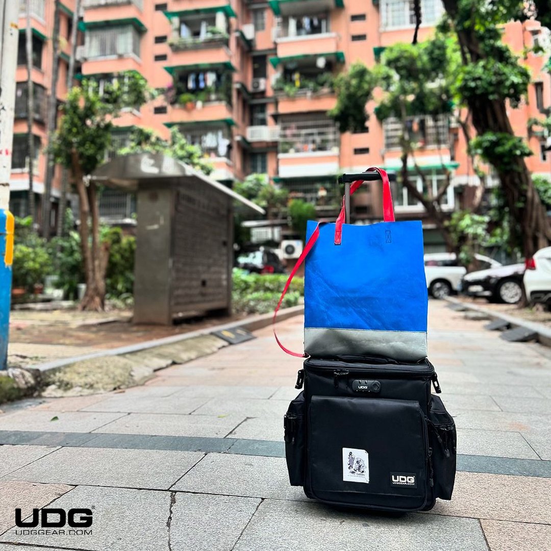 udggearcom's tweet image. 🎧 @omori.tadashi When style meets functionality! 💥 What’s your go-to bag for gigs?

#UDG #UDGGEAR #Deejay #Producer #DJLIFE #UDGonTheRoad #DJonTour #hardcase #slingbag #travelinstyle #musiconthego #djshop #rekordbox #Serato #traktordj