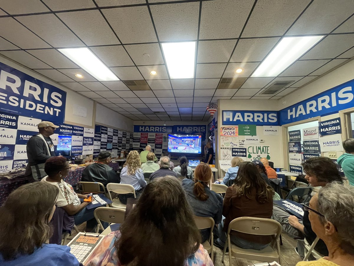 HawkDiesel1906's tweet photo. Special shoutout to the Virginia Beach #HarrisWalz HQ for hosting an outstanding #VPDebate Watch Party!!! #WeChooseKamala @KamalaHarris @Tim_Walz @TheDemocrats @vademocrats @timkaine @missycottersmas @KamalaForVA @vabeachdems #TK4VA #VA02 #KHive https://t.co/6Pl09lpdvM