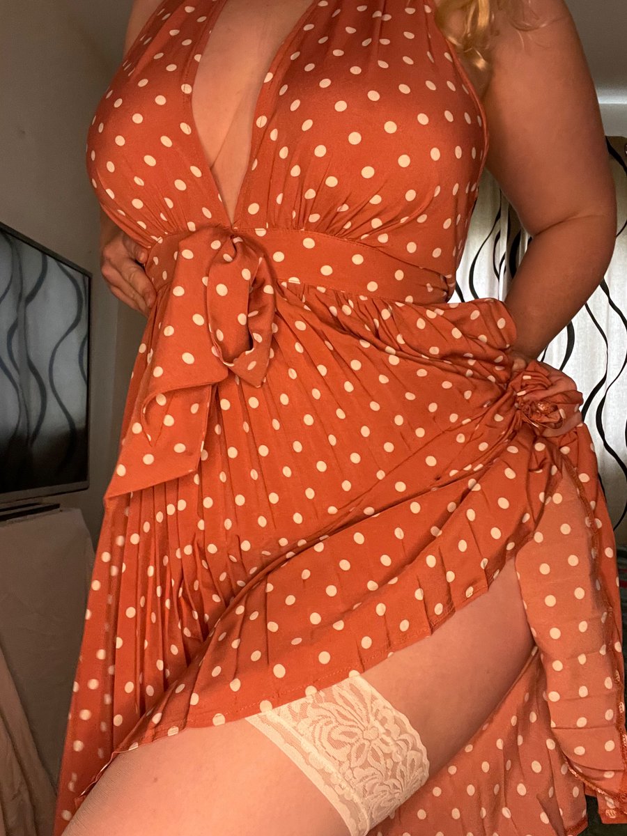 #GoodMorningWorld

Have a beautiful day! Only 83 left 🎄😜

#blonde #pinup #pinupgirl #curvy #stockings #nylonfetısh #nylon #pantyhose