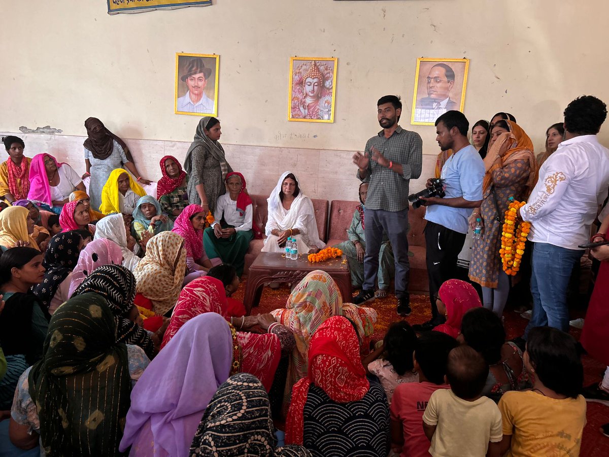 kumudnirakesh's tweet image. 🪣 खेड़की दौला में आपका समर्थन दिल से सराहनीय है! 5 अक्टूबर को बैलट न. 8 बाल्टी चुनाव निशान पर वोट देकर इस एकजुटता को और मजबूत करें! 🪣

#बाल्टी #kumudnirakeshdaultabad #राजनीति_नहीं_कार्यनीति #rakeshdaultabad #Badshahpur