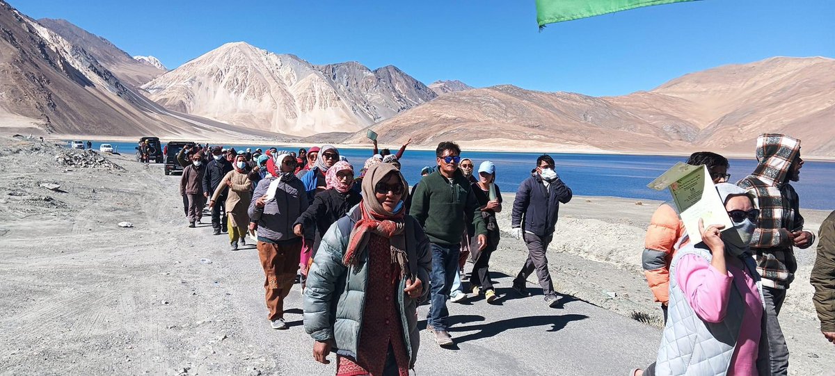 In a powerful display of unity, the residents of border villages Phobrang, Urgo &amp; Lukung held a peaceful protest on the banks of Pangong Lake in support of Shri <a href="/Wangchuk66/">Sonam Wangchuk</a> &amp; the Yatris unjustly detained by <a href="/DelhiPolice/">Delhi Police</a>. Proud of my people for standing strong for Ladakh's cause!