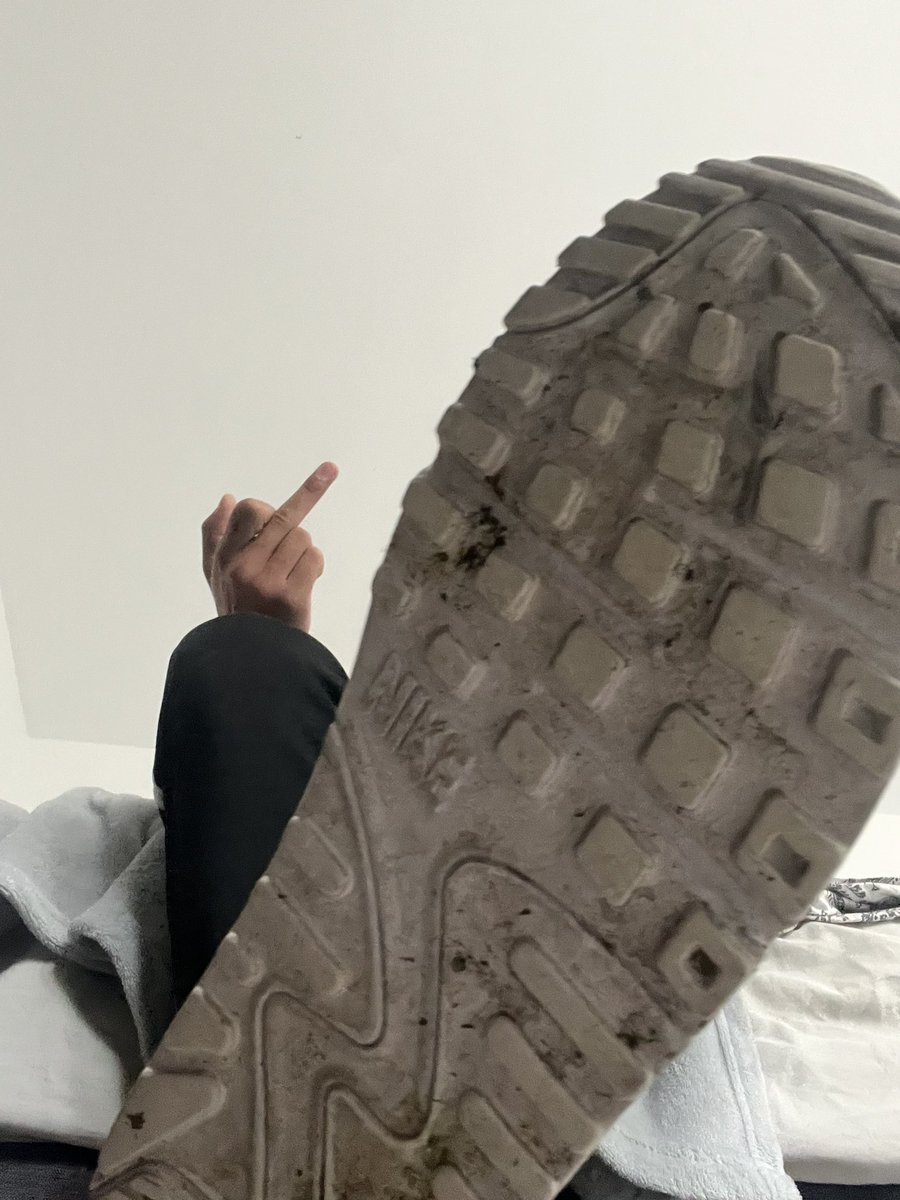 1TimMaster's tweet image. Welche Fotze kann die Sohle am besten sauber lecken ? 😈 #sklave #master #germanmaster #germanalpha #zahlsklave #paypic #money #ernidrigung #piss #abzocke #domina #feet #socks #shoes #socken #schuhe #füße