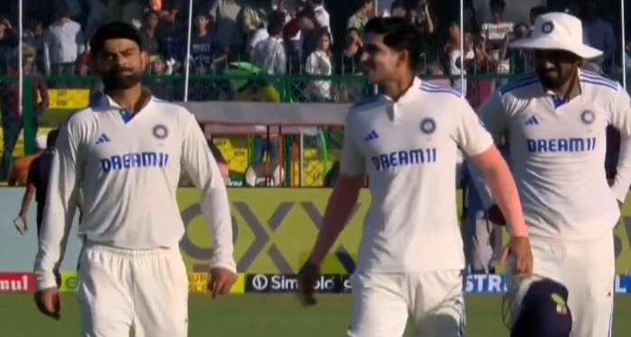 Mehram_Pachar07's tweet photo. Shubman Gill mimics virat kohli's hilarious walk.... 🤗

#ShubmanGill and #ViratKohli 🫂
#INDvsBAN #KanpurTest #IPL2025 https://t.co/0HY1z5lN91