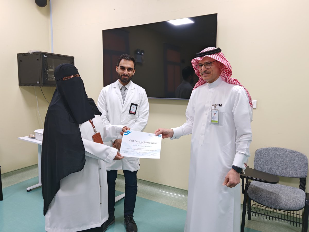 E1_QcH's tweet photo. 🟢حرصاً من إدارة مستشفى الأمير محمد بن فهد للتطوير، تمت ورشة العمل لمشروع تحسين الآداء بإستخدام مؤشرات الآداء وأدوات الجدوة مثل FOCUS PDCA بحضور من مختلف الأقسام الطبية وفي الختام تكريم الحضور من قبل مدير المستشفى https://t.co/5U44ur29hE