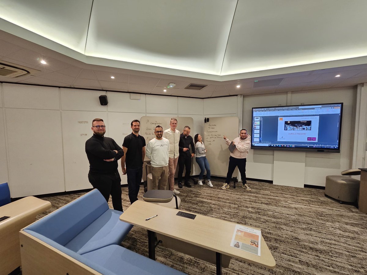 #promo | ☀️ Bienvenue à la nouvelle promotion <a href="/OrangeStoreOff/">Orange Store</a>  !

Ces 20 Managers Adjoints vont se former pendant 18 mois sur le titre Manager d'Unité Marchande.
Nous leur souhaitons une belle formation 😊