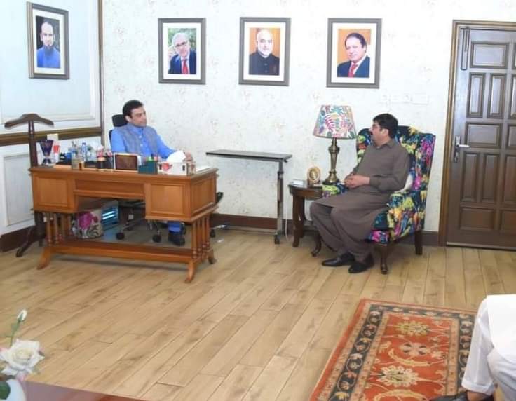 Riaz_Juj1's tweet photo. سابق وزیر اعلیٰ پنجاب حمزہ شہباز شریف صاحب سے پارٹی سیکرٹریٹ میں ملاقات.
#PMLN #NA136 #Okara https://t.co/x0WcDOxryh