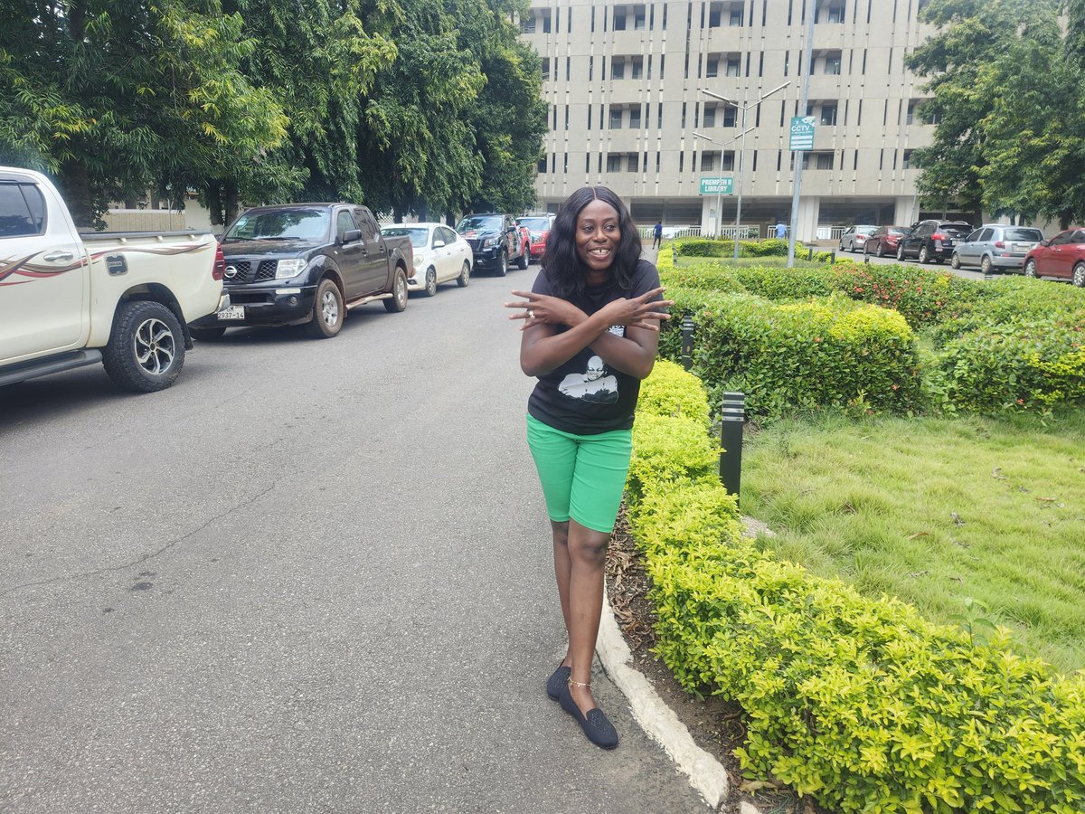 AfiaBrayie's tweet photo. When he got there, it was running. Essentially, the #8 was running. JM arrested it and gave the key to NDC and the youth of Ghana to show their support on Dec 7th.
#breakthe8
#BreakingNewsβ
#protest
#votenumber8 https://t.co/4J8q3o2Xg0