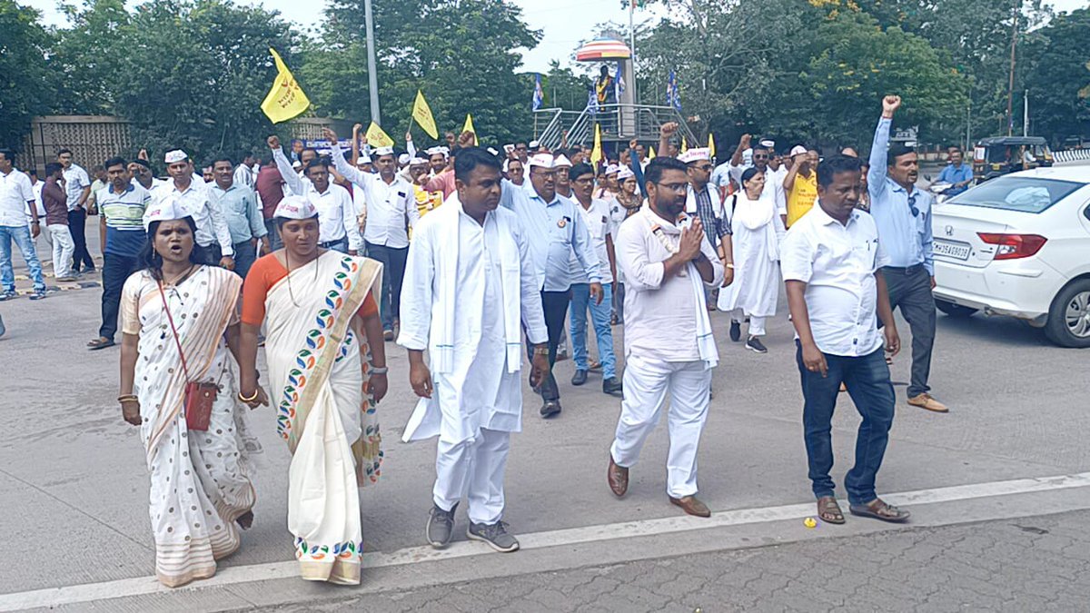 महात्मा गांधी आणि डॉ बाबासाहेब आंबेडकर यांच्या पुतळ्याला वंदन करून वर्धा येथे महाराष्ट्र राज्य जुनी पेन्शन संघटनेचे राज्याध्यक्ष वितेश खांडेकर आणि सहकाऱ्यांचे #जुनी_पेन्शन_आमरण_उपोषण ला सुरुवात.
#NoUPS_NoGPS_OnlyOPS <a href="/mieknathshinde/">Eknath Shinde - एकनाथ शिंदे</a> #पुरानी_पेन्शन 
<a href="/lokmat/">Lokmat</a> #GandhiJayanthi