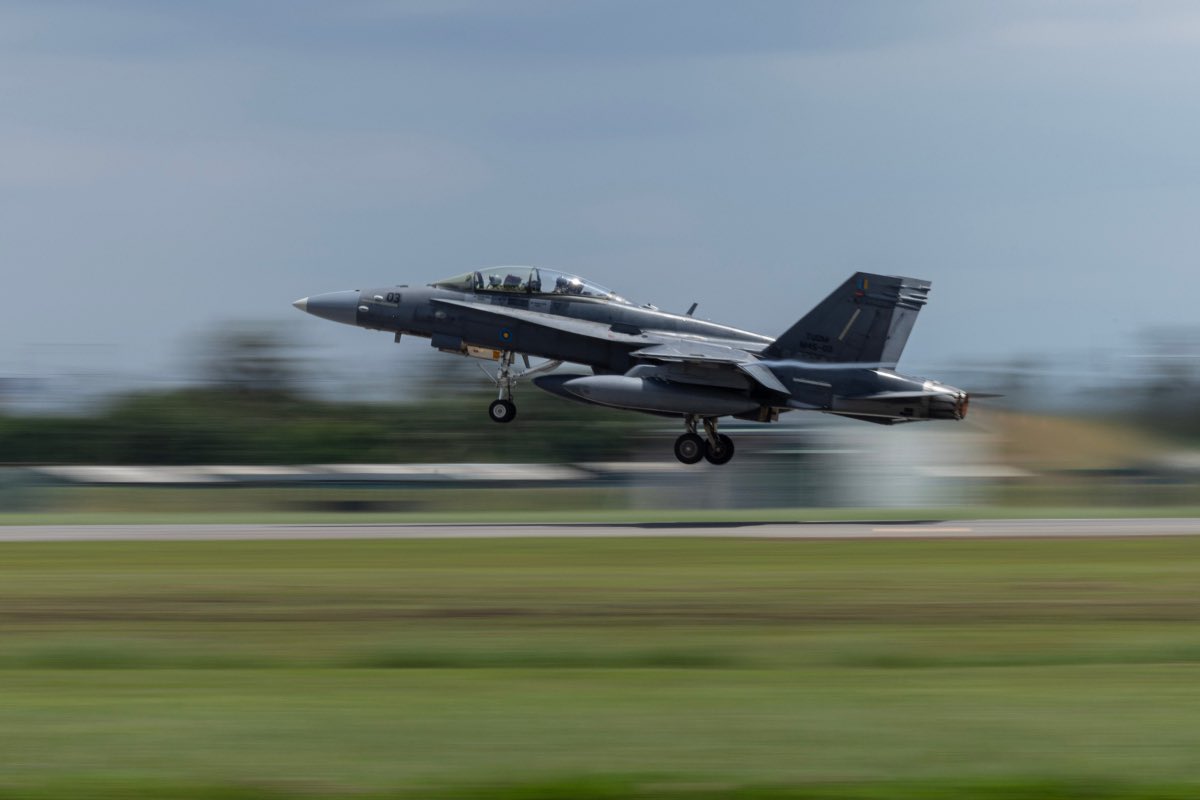 ADFinMalaysia's tweet photo. Theyโre back! @AusAirForce F-35A Lightning II aircraft are back in Malaysia flying side-by-side @tudm_rasmi for Exercise Elangaroo 24. Itโs bilateral exercises like this that strengthen our deep defence partnership, improve our interoperability and build our readiness! #MAJDP https://t.co/UUxwADg0gK