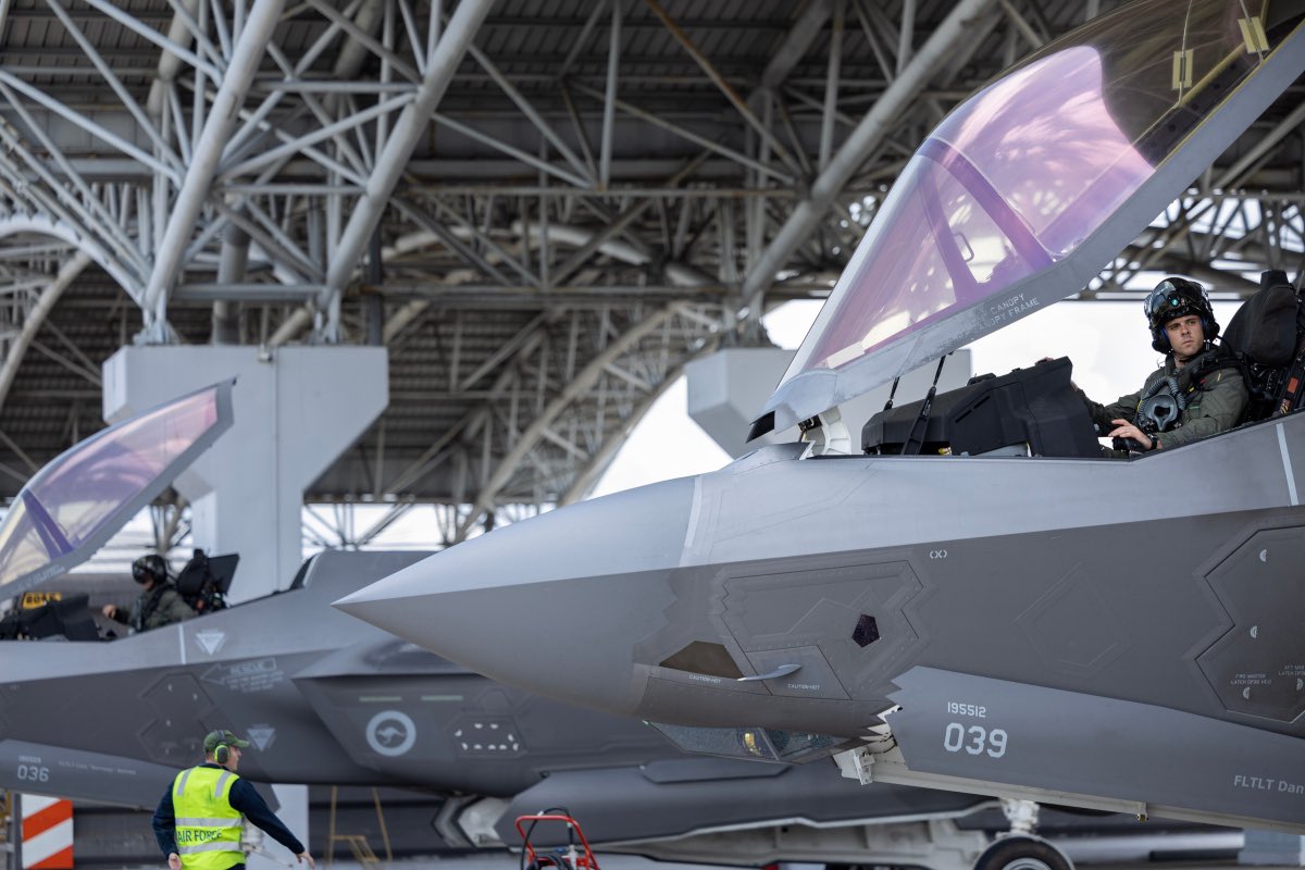 ADFinMalaysia's tweet photo. Theyโre back! @AusAirForce F-35A Lightning II aircraft are back in Malaysia flying side-by-side @tudm_rasmi for Exercise Elangaroo 24. Itโs bilateral exercises like this that strengthen our deep defence partnership, improve our interoperability and build our readiness! #MAJDP https://t.co/UUxwADg0gK
