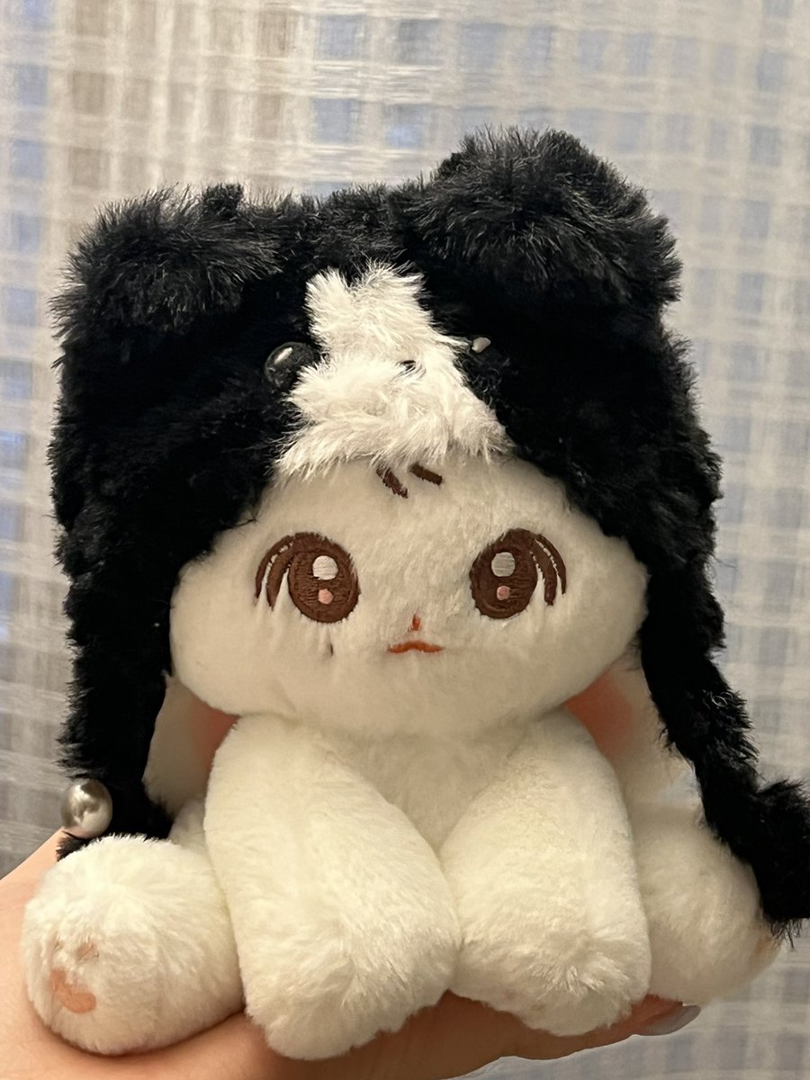 이렇게 의젓한 토끼가 어딨죠🐰
뉸나가 얼른 이쁜 모자 씌워줄게 움뫄뫄😘
@flowerhani_1004