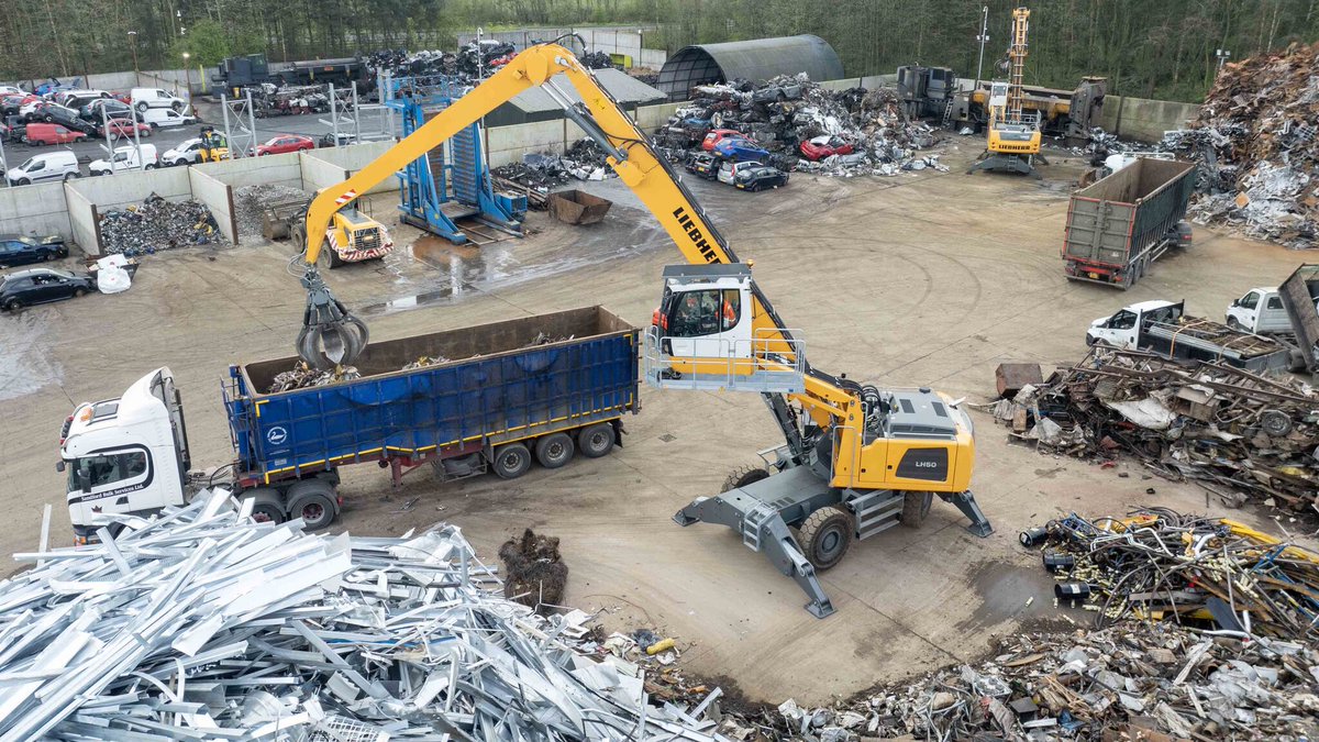 Liebherr_GB's tweet photo. Fresh to Rental's fleet is a #Liebherr LH 50 material handler

The LH 50 is the ultimate solution for material handling applications.

Call:
S. England: Sarah 07850914449
C. England &amp; Wales: Gareth 07701316004
N. England &amp; Scotland: Peter 07780188751 https://t.co/KKYLaAxeBY