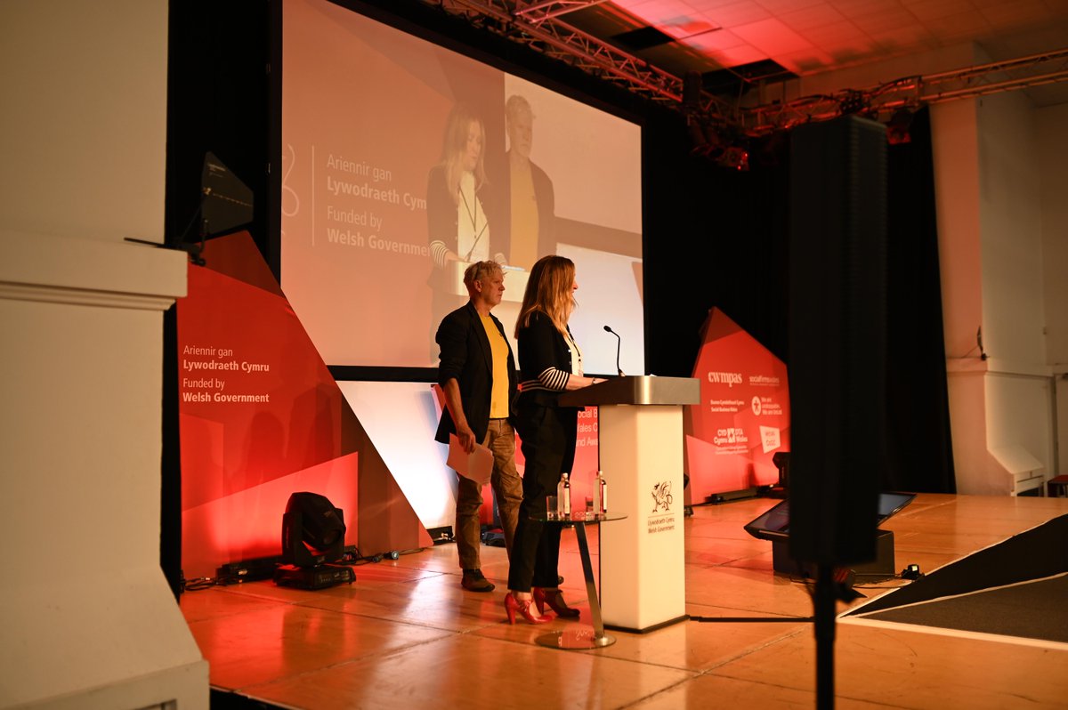 Social Business Wales (@socialbizwales) on Twitter photo 💬 🏘️ Mae Bethan Webber (<a href="/CwmpasCEO/">Bethan Webber</a>) a Phrif Swyddog Gweithredol <a href="/DTAWales/">DTA Wales / CYD Cymru</a> Adam Kennerley ar y llwyfan i siarad am effaith y sector menter gymdeithasol ar gymunedau yng Nghymru ac i amlinellu’r hyn y gobeithiwn ei gyflawni yn y #CynhadleddBCC24 heddiw. 💬 🏘️ Mae Bethan Webber (<a href="/CwmpasCEO/">Bethan Webber</a>) a Phrif Swyddog Gweithredol <a href="/DTAWales/">DTA Wales / CYD Cymru</a> Adam Kennerley ar y llwyfan i siarad am effaith y sector menter gymdeithasol ar gymunedau yng Nghymru ac i amlinellu’r hyn y gobeithiwn ei gyflawni yn y #CynhadleddBCC24 heddiw.