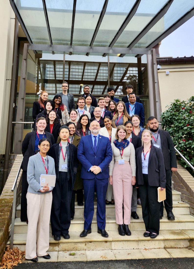 What a promising group of young talents! 🧑‍🎓 Happy to welcome 30 students from <a href="/Macquarie_Uni/">Macquarie University</a> at the Embassy, tell them about the 🇫🇷-🇦🇺 relationship and our present and future cooperation in the Pacific region. All the best for your careers! 

#studentleadership #HigherEducation