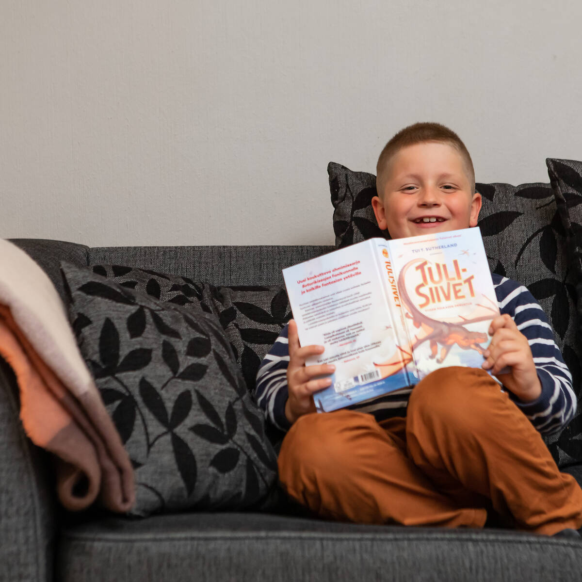 Pirkanmaan hyvinvointialueella pilotoidaan osassa lasten, nuorten ja perheiden palveluista laajennettuja aukioloaikoja. Perheille tarjotaan mahdollisuus asioida arkena pidennetyin aukioloajoin sekä lauantaisin ajan varaamisen yhteydessä. pirha.fi/w/lasten-nuort…