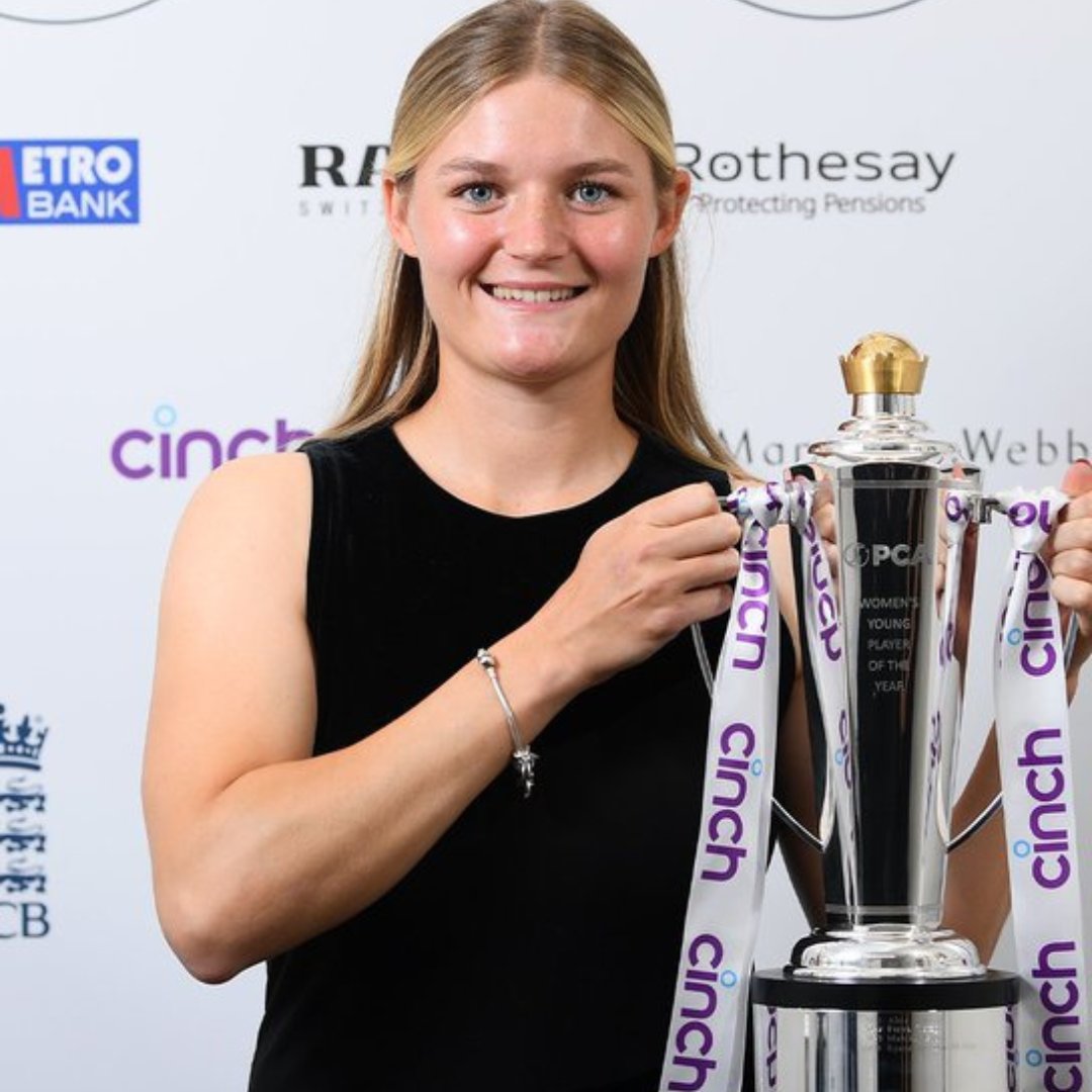 How it started 🏆              How it’s going 🏆

Massive congratulations to Ryana MacDonald-Gay, PCA Women's Player of the Year 🥳 (and Chance to Compete regional final winner 2016)

📷 PCA / Getty Images

#PCAawards