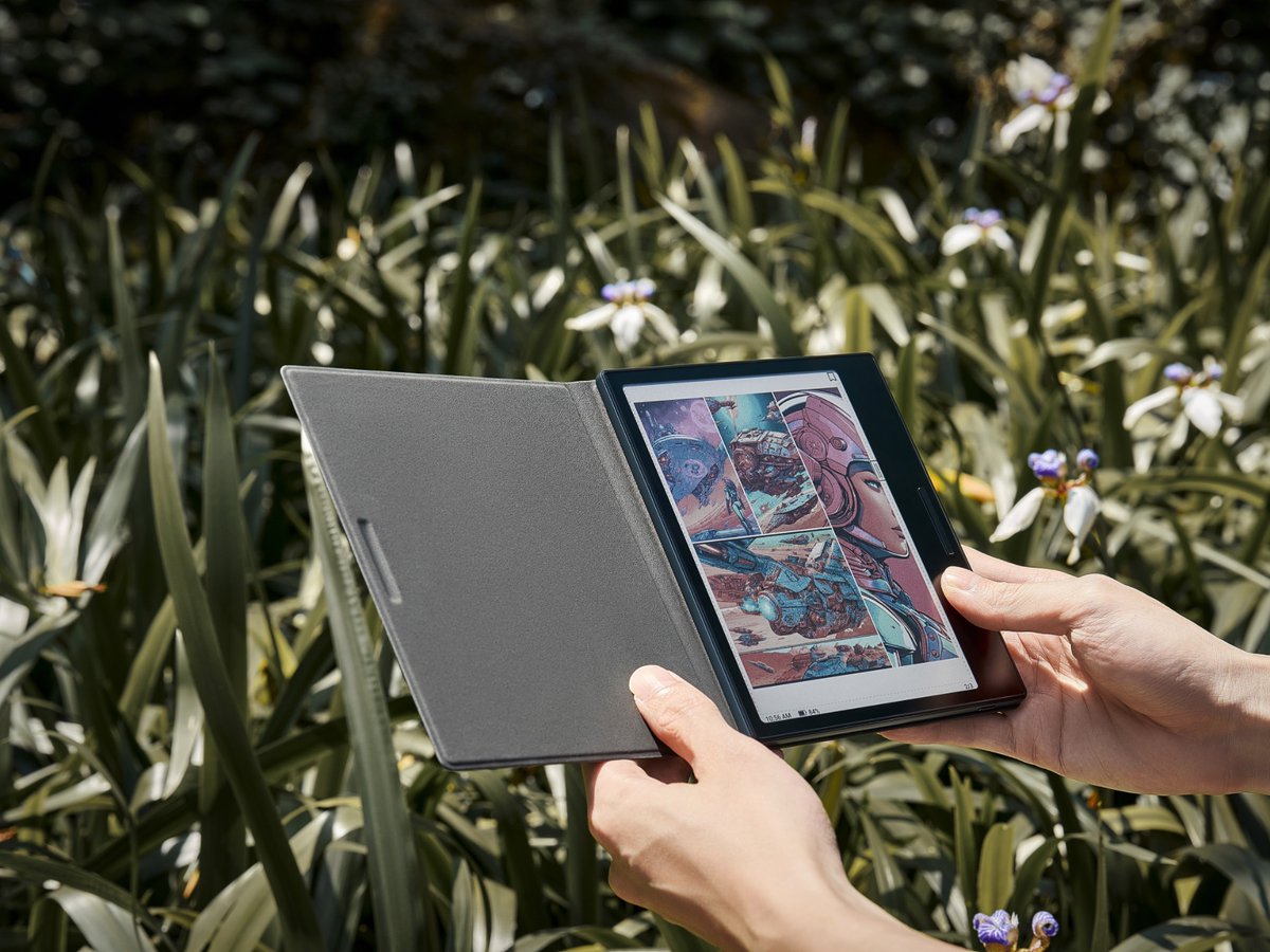 OnyxBoox's tweet photo. BOOX #GoColor7, your on-the-go Color eReader for comics. Its 7-inch color ePaper display makes it highly portable. Just slide it into your pocket and read your favorite books anywhere you go.
Get to know it more at https://t.co/OKmozd3sVr https://t.co/WjLzew2oJr