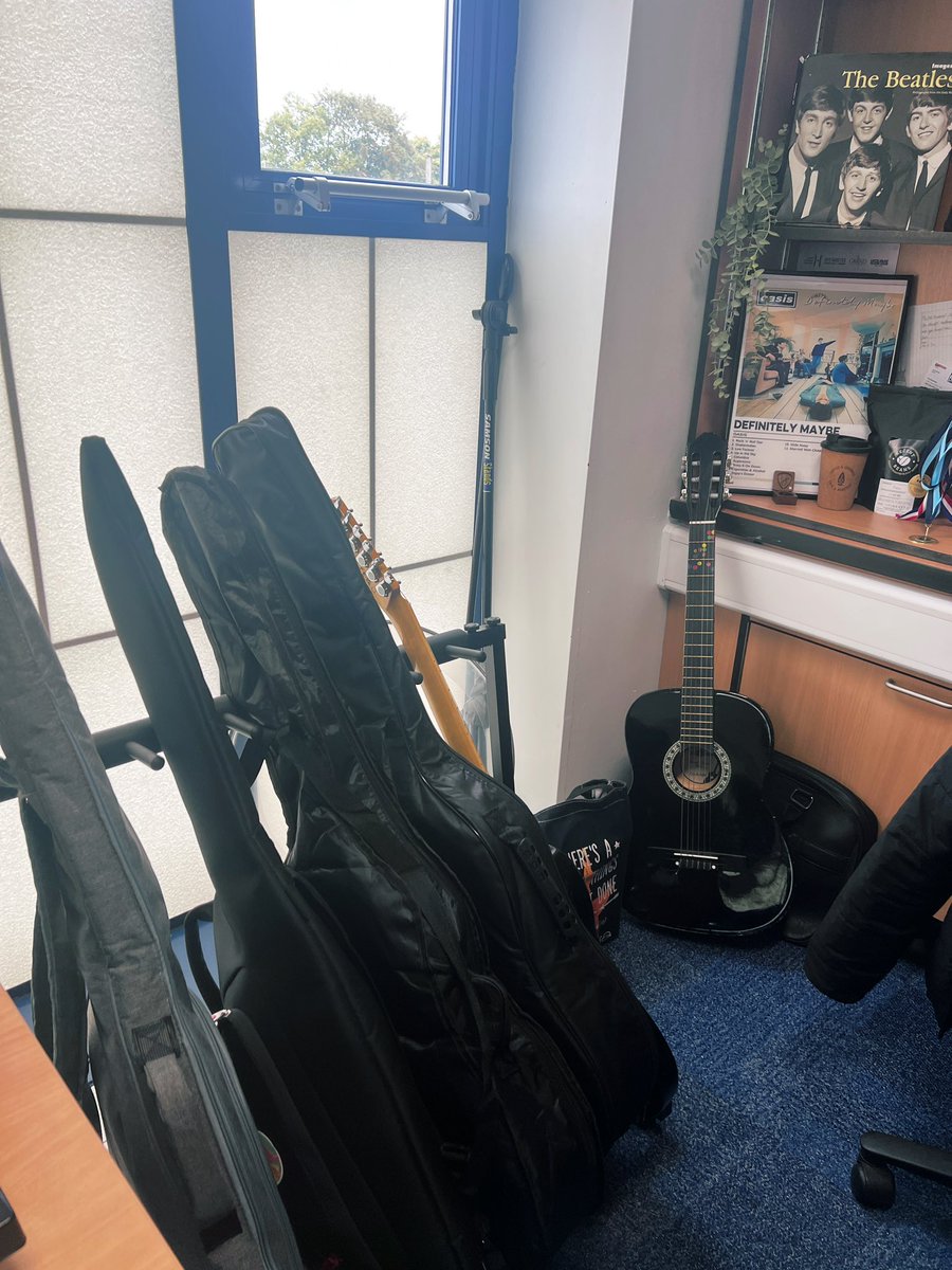 MrHanmore's tweet image. Just what we like to see, a nice full guitar rack ahead of #CarletonRocks tonight! 🎸 

#CoCurricular #PersonalDevelopment