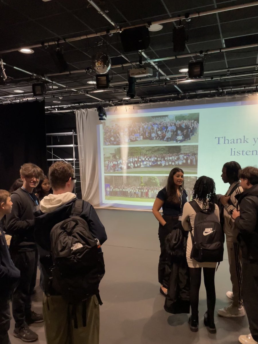 ASFC Aspirations (@asfcaspirations) on Twitter photo Yesterday, we were joined by Morgan Lewis, to introduce Year 12 students to <a href="/PembrokeOxford/">Pembroke College</a>'s Access Scheme, OxNet.
Students can apply to 1 of 6 academically-intensive programmes:
📜Philosophy & World Religions
🔬Science
🌎Languages
💬Social Sciences
📚English
🏛️Humanities Yesterday, we were joined by Morgan Lewis, to introduce Year 12 students to <a href="/PembrokeOxford/">Pembroke College</a>'s Access Scheme, OxNet.
Students can apply to 1 of 6 academically-intensive programmes:
📜Philosophy & World Religions
🔬Science
🌎Languages
💬Social Sciences
📚English
🏛️Humanities