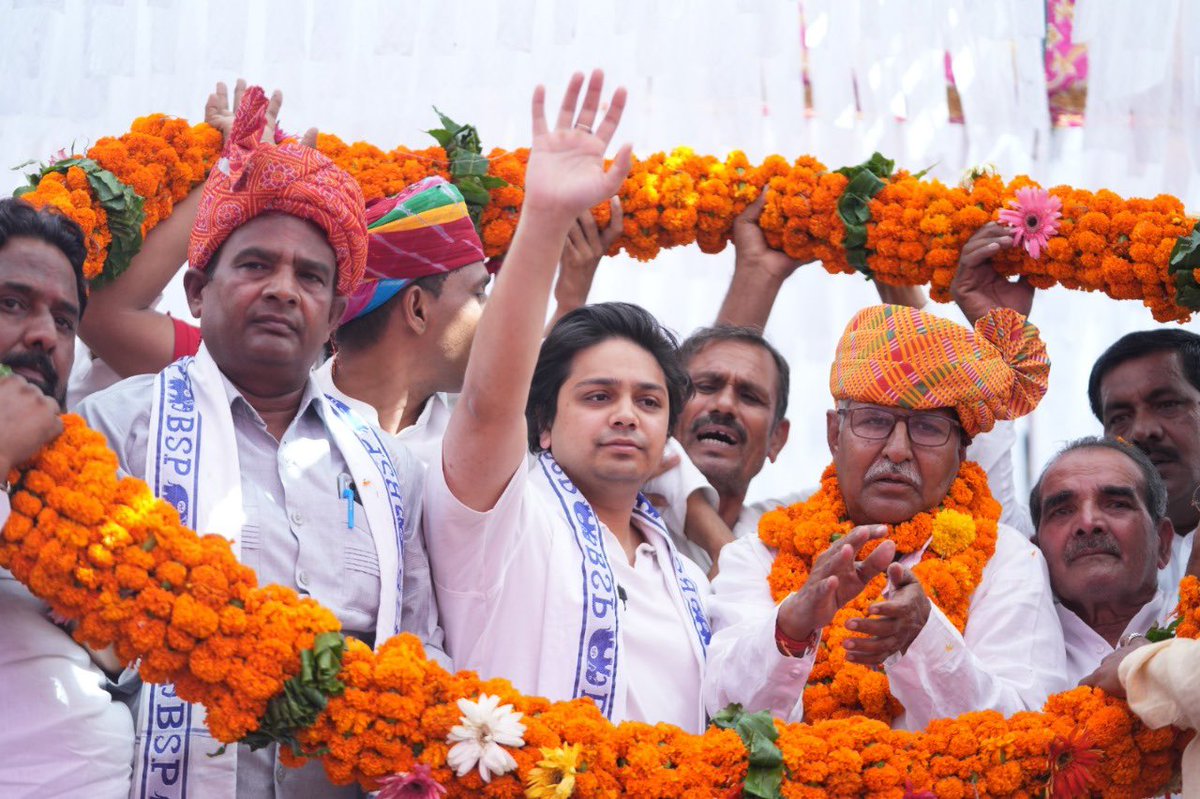 AnandAkash_BSP's tweet photo. हरियाणा के अबकी बार एक ही लाल है बीएसपी के, ‘ठाकुर अतर लाल’
ना नायब हैं, ना मनोहर लाल 
ना हुड्डा हैं, ना इंदर लाल।

अटेली विधानसभा चुनाव में बीएसपी-इनेलो गठबंधन के उम्मीदवार अतर लाल जी भारी मतों से चुनाव जीत रहे हैं।

विरोधियों की नींद उड़ गई है। इसलिए सावधान रहें और 5 अक्टूबर को हाथी निशान के सामने बटन दबाकर बीएसपी-इनेलो की सरकार बनाएं।