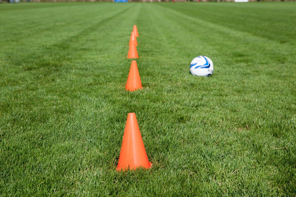 Riverhawksfc's tweet photo. Riverhawks FC  -FLOODLIT  MIDWEEK TRAINING #Pitchero
https://t.co/RPhT9N2ksl https://t.co/Ykv89izB4Q