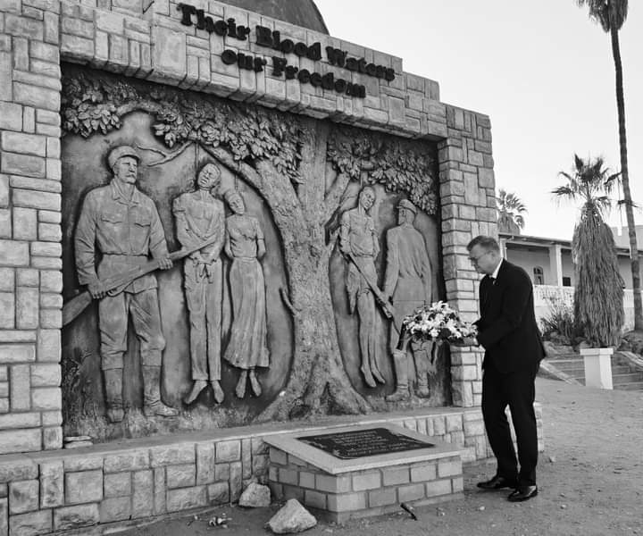In memory of the victims of General von Trotha's extermination order.
We bow our heads.
We will not forget.

(C) German Embassy Windhoek 
Ambassador Hutter laying a wreath at the Genocide Memorial