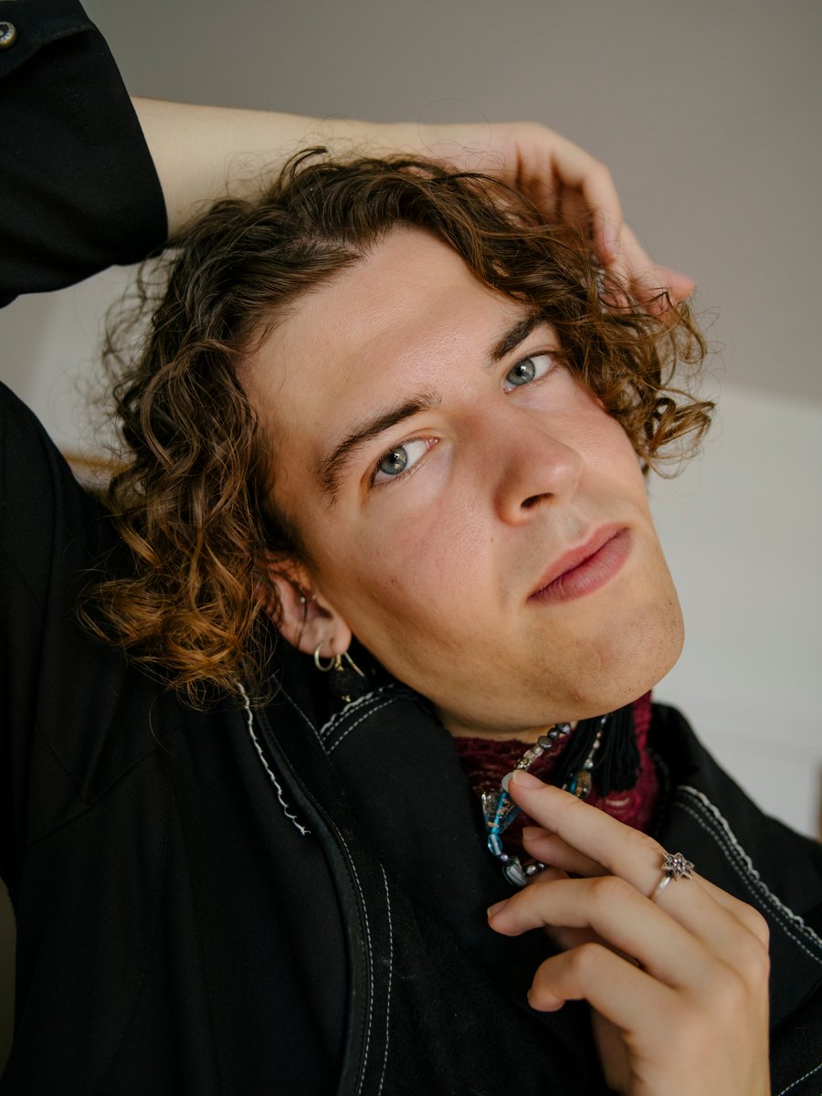 »Først prøvede politiet at klippe mig fri med en knibtang. Så kom de med en vinkelsliber.«

Uniavisen tegner her et portræt af Emil Nielsen, studerende på <a href="/koebenhavns_uni/">Københavns Uni</a> og aktiv i Studerende mod Besættelsen: uniavisen.dk/emil-er-aktivi…