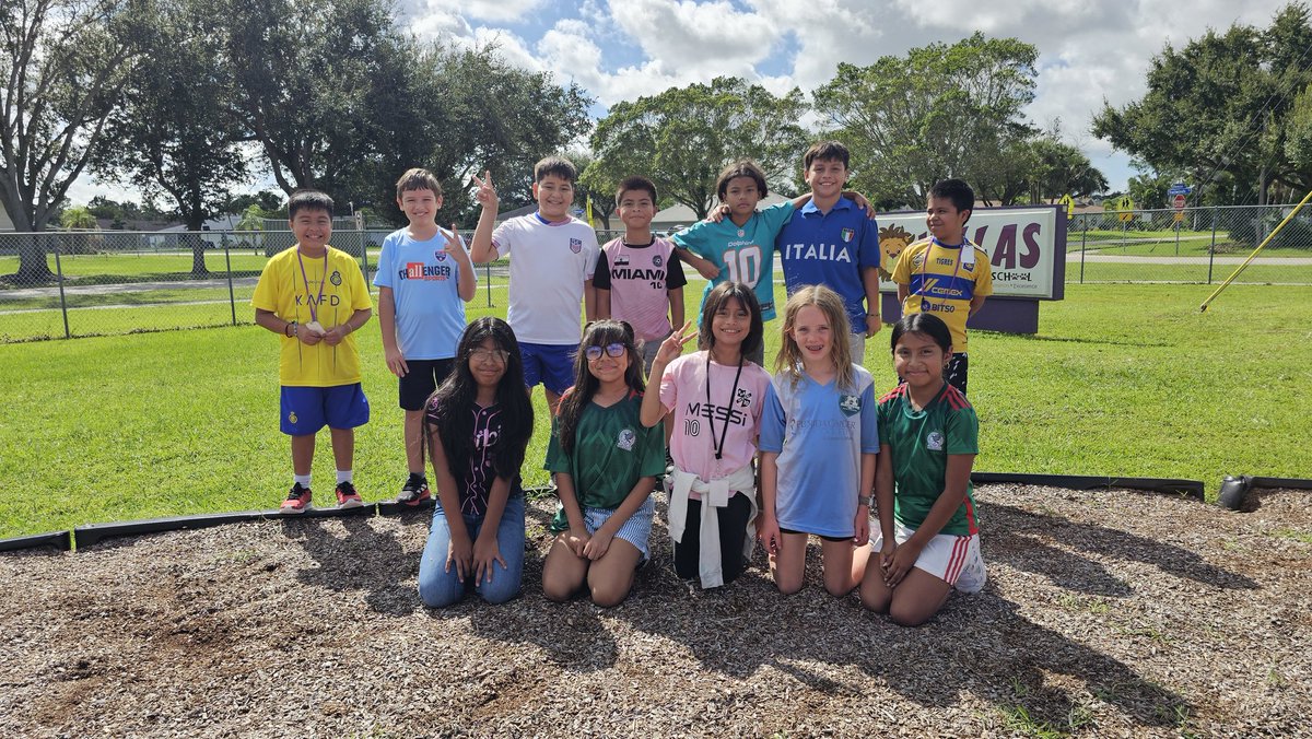 Dia de futbol <a href="/VillasElem/">Villas Elementary</a> yesterday celebrating Hispanic Heritage Month! <a href="/LeeSchools/">School District of Lee County</a>