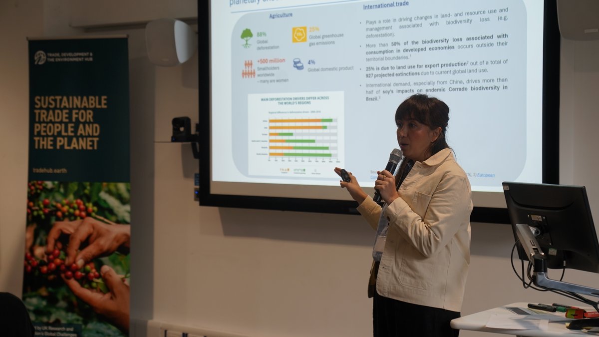 UNEP-WCMC (@unepwcmc) on Twitter photo 🎊We commence Day 2️⃣ of the <a href="/GCRF_TRADE_Hub/">UKRI GCRF TRADE Hub</a> Closing Event with opening remarks from WCMC CEO <a href="/JonnyEcology/">Jonny Ecology</a>, followed by a presentation on transforming trade that respects planetary boundaries by Beatriz Fernandez from <a href="/UNEP/">UN Environment Programme</a>. 🌍🌱
For #TradeHub resources: eu1.hubs.ly/H0cN9Yh0 🎊We commence Day 2️⃣ of the <a href="/GCRF_TRADE_Hub/">UKRI GCRF TRADE Hub</a> Closing Event with opening remarks from WCMC CEO <a href="/JonnyEcology/">Jonny Ecology</a>, followed by a presentation on transforming trade that respects planetary boundaries by Beatriz Fernandez from <a href="/UNEP/">UN Environment Programme</a>. 🌍🌱
For #TradeHub resources: eu1.hubs.ly/H0cN9Yh0