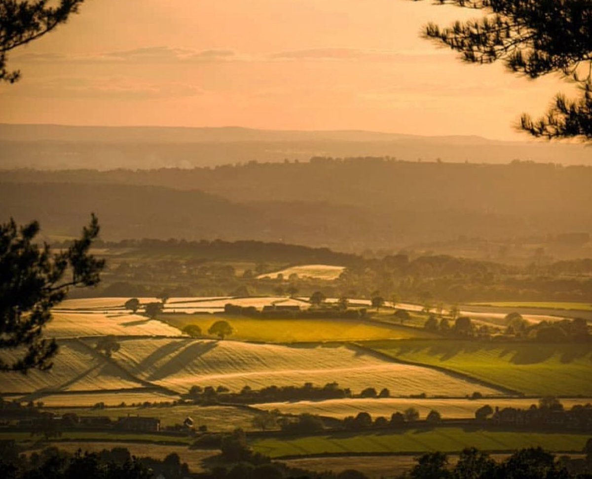 sabphotos69's tweet photo. The view from the top of Clent one towards Wychbury monument the other Hagley Loop. #WednesdayMotivation #October #Clent #ClentHills #StormHour #Weather #Sunset https://t.co/fuZZ4HR8R0
