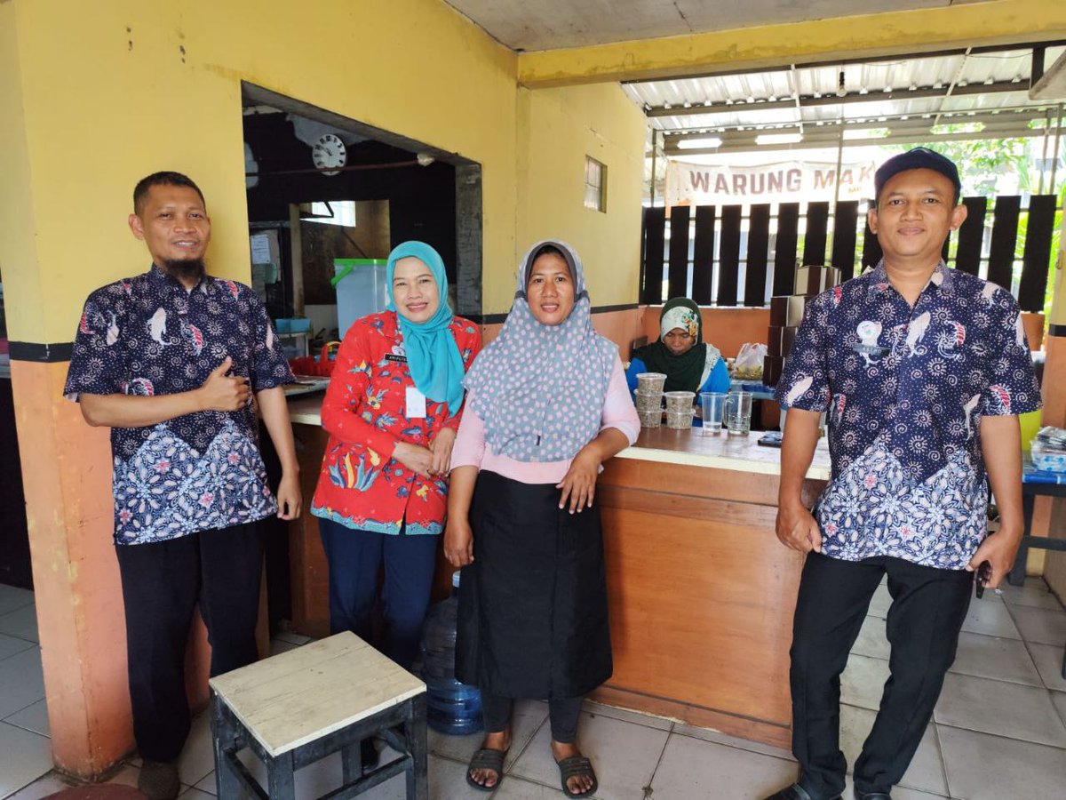AsthokJ's tweet photo. Selasa,24-09-2024,Kunjungan ke Poklahsar Wulan Ds.Padurenan kec Gebog Kab.Kudus,produksi 100 Kg/bulan, harga Rp. 40
000 /Kg @bppsdm_kp @bppsdm_puslatkp @PKBLU_bp3tegal https://t.co/PYXlhIVedW