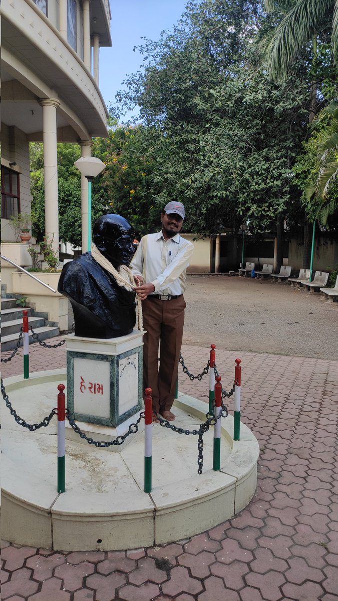 🔹1 अहिंसा की आंधी का नाम था गांधी।
🔹2 सत्य के प्रयोग का नाम था गांधी।
🔹3 दृन इक्षाशक्ति का नाम था गांधी।
🔹4 जिनका जीवन ही उनका संदेश था उनका नाम था गांधी।
🔹5 किसी का दिल न दुख जाए ऐसी अहिंसा पालने वाले व्यक्ति का नाम था गांधी।

#GandhiJayanti2024
#GandhiJayanthi
#gandhiji