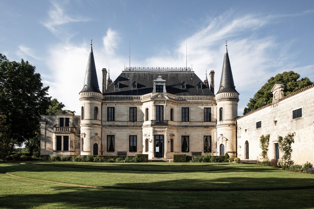 Welkom bij ons wekelijkse nieuwsoverzicht! Deze week duiken we in de wereld van de rijken met Bernard Arnault, die zijn status als de vijfde rijkste man ter wereld als ongelukkig ervaart. 

We hebben ook een scherpe column voor je.
