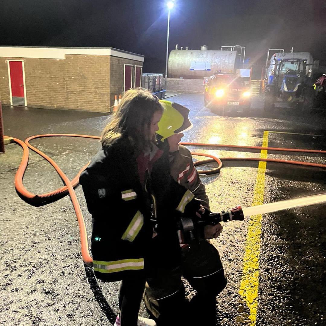 GGAyrshireSouth's tweet image. 4th Prestwick Brownies had a great time visiting the Prestwick Airport Fire Service this week! ๐๐ฉโ๐
The girls learned loads and had a great time! Thank you to staff for having them along ๐๐ป๐
#AyrshireSouth #Prestwick @GirlguidingScot #PrestwickAirport