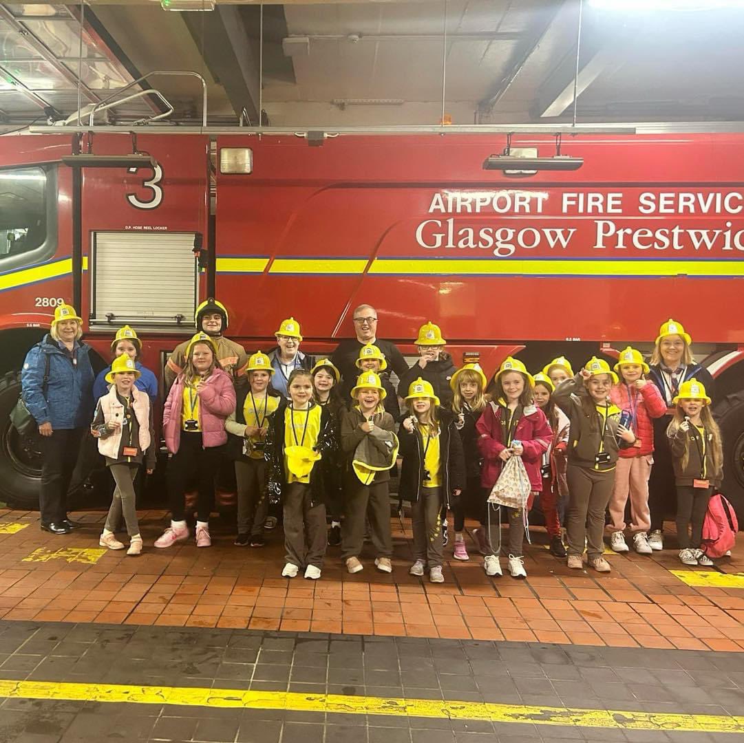 GGAyrshireSouth's tweet image. 4th Prestwick Brownies had a great time visiting the Prestwick Airport Fire Service this week! ๐๐ฉโ๐
The girls learned loads and had a great time! Thank you to staff for having them along ๐๐ป๐
#AyrshireSouth #Prestwick @GirlguidingScot #PrestwickAirport