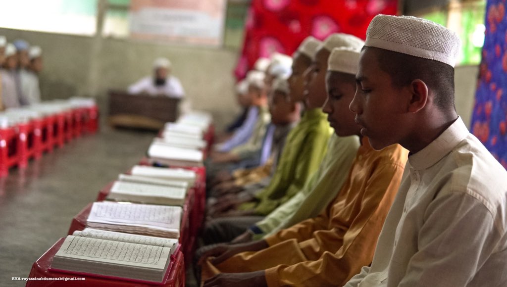 md_yasiein's tweet photo. The holy Quran…

The Islamic students studying at Arabic school in Rohingya refugee camp. 

#photography #documentary #camplives #Rohingyacamp #students #arabicclass #PeaceForAll https://t.co/BqOPl45TaY