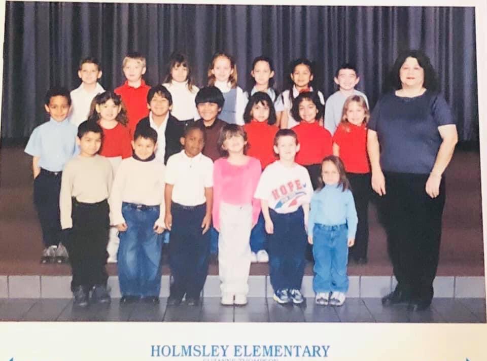 _kelselaine_'s tweet image. Happy Day Two of Dwarfism Awareness Month 💚💜 #dwarfismawarenessmonth2024 #morquiosyndrome #smallpackage