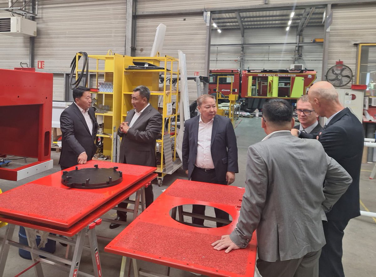 Coopérations protection civile 🇫🇷🇲🇳

Dans le cadre d’une visite organisée par la <a href="/CoopSecuDefense/">DCSD🇫🇷</a>, une délégation de la <a href="/Obegnema/">ОНЦГОЙ БАЙДЛЫН ЕРӨНХИЙ ГАЗАР</a> dirigée par le MG. ARIUNBUYAN , directeur de la #NEMA a été accueillie par Jérôme DESAUTEL, du groupe #DESAUTEL