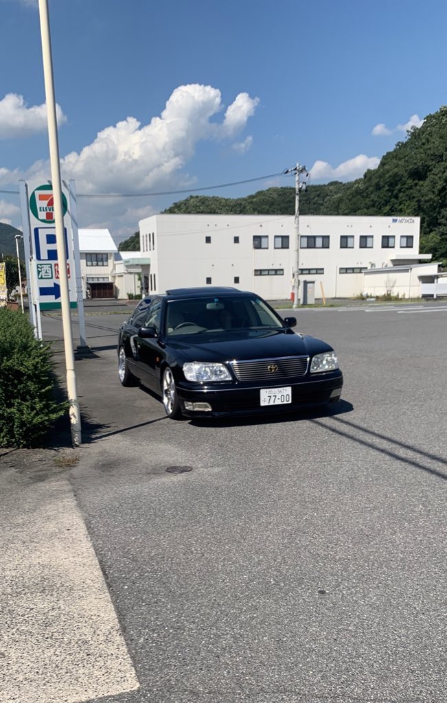 Rerq_'s tweet image. 歯科衛生士がこの原付と車で通勤すると覚えられるらしい

#2スト
#セルシオ