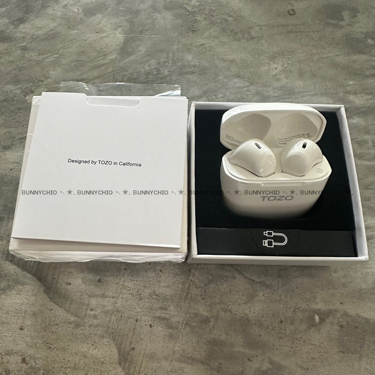 bunnychio32132's tweet image. 📢 ขายต่อ หูฟัง TOZO A3 ค่าา 

แกะซีลมาเทสเสียงแปปเดียว แล้วไม่ได้ใช้ต่อเลยค่ะ ประกันศูนย์ไทยอีกยาวๆ 
สำหรับคนที่ชอบหูฟังราคาไม่แพง เบสหนักๆสะใจ แนะนำคับบ เหมาะสำหรับคนชอบฟัง rock, edm

🏷️ ขาย ฿390 รวมส่งems 

สนใจซื้อ DM ได้เลยนะคะ🙏🤍 

#ส่งต่อหูฟัง #tozo #tozoa3 #หูฟังไร้สาย