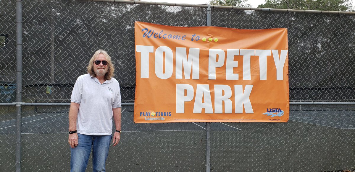 dvesean's tweet photo. October 2 2017

Tom Petty d. at 66.
Accidental opioid OD.
He had been touring &amp; performing w/a broken hip.

He Was A Warrior.

TP went to the same HS in 
Gainesville FL that
Stephen Stills, Don Felder &amp; Bernie
Leadon also attended!

We've visited Tom Petty Park in Gainesville. https://t.co/Sl44AzjApn