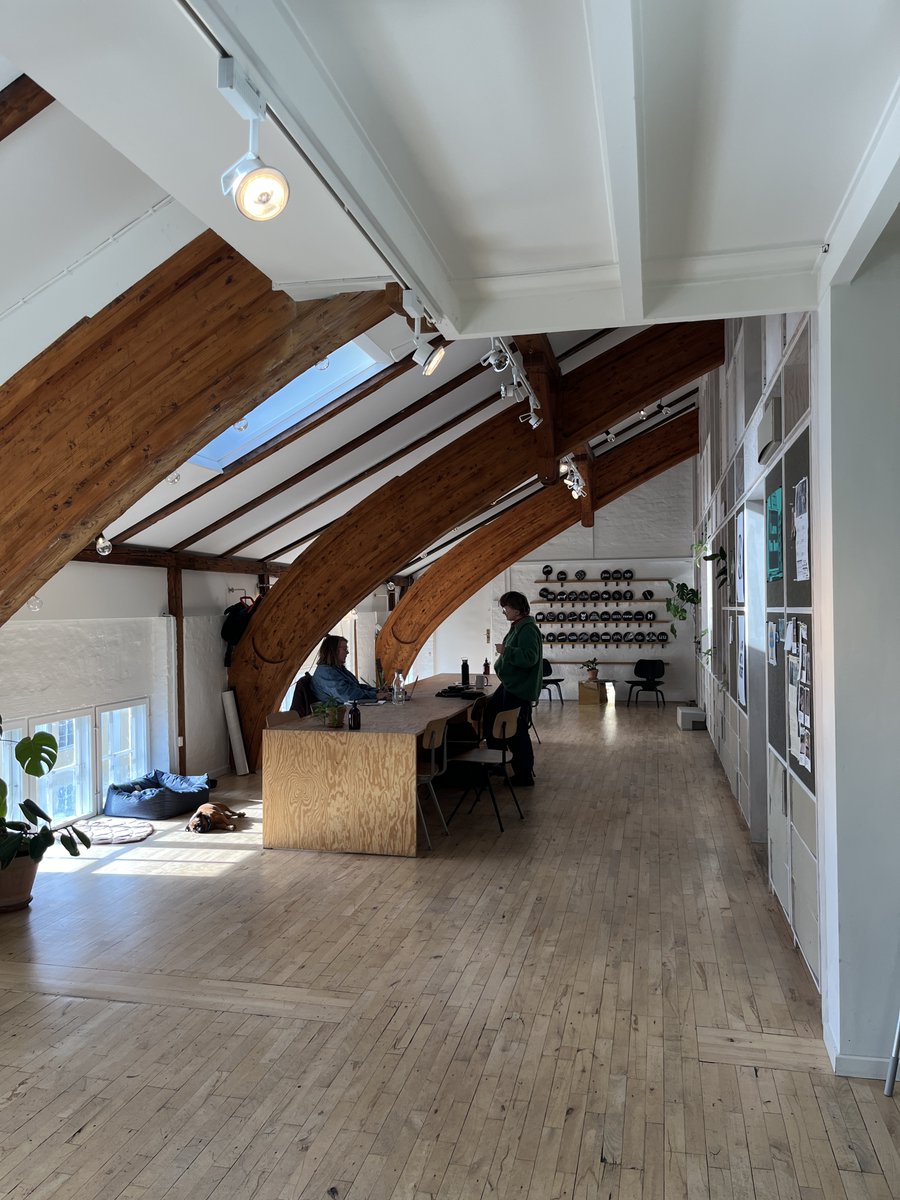 サービスデザイナー 川岸 亮平、髙木温子がデンマークのデザインエージェンシー「1508.dk」を訪問した様子を共有します🛫🇩🇰

オンラインでの打ち合わせとはひと味違う、直接対面での対話の価値を再確認。今後も継続的に対話を重ね、新たなデザイン価値の創出を目指します🚀⸝꙳.˖