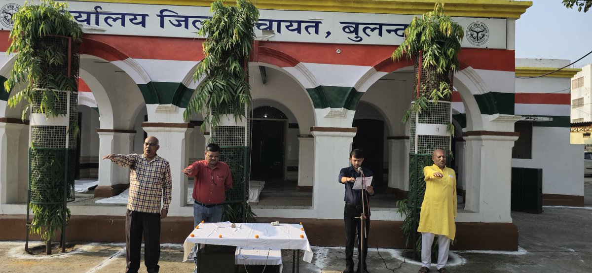 iamDharmJeet's tweet photo. जिला पंचायत कार्यालय में ध्वजारोहण, पुष्पांजलि अर्पण, स्वच्छता शपथ व रामधुन कीर्तन का आयोजन किया गया.
राष्ट्रपिता महात्मा गांधी जी एवं पूर्व प्रधानमंत्री लाल बहादुर शास्त्री जी की जयंती पर शत्-शत् नमन🙏
#ZPBSR
#SBD2024
#SHS2024 https://t.co/nAUBI1kHoB