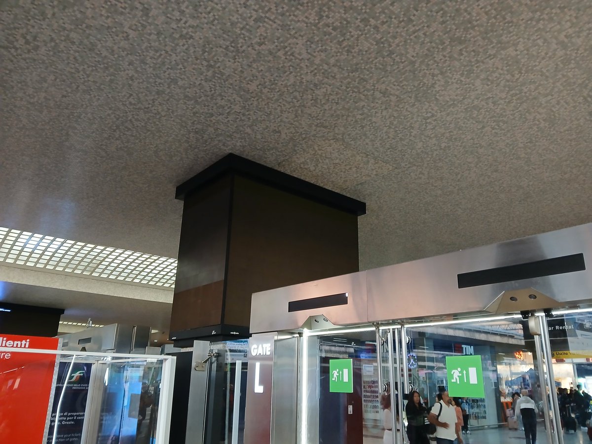 MFerraglioni's tweet image. Caos alla stazione Termini, blackout ai monitor, passeggeri in confusione. A questo si aggiunge anche un guasto alla circolazione. 
#RomaTermini #Termini #Trenitalia