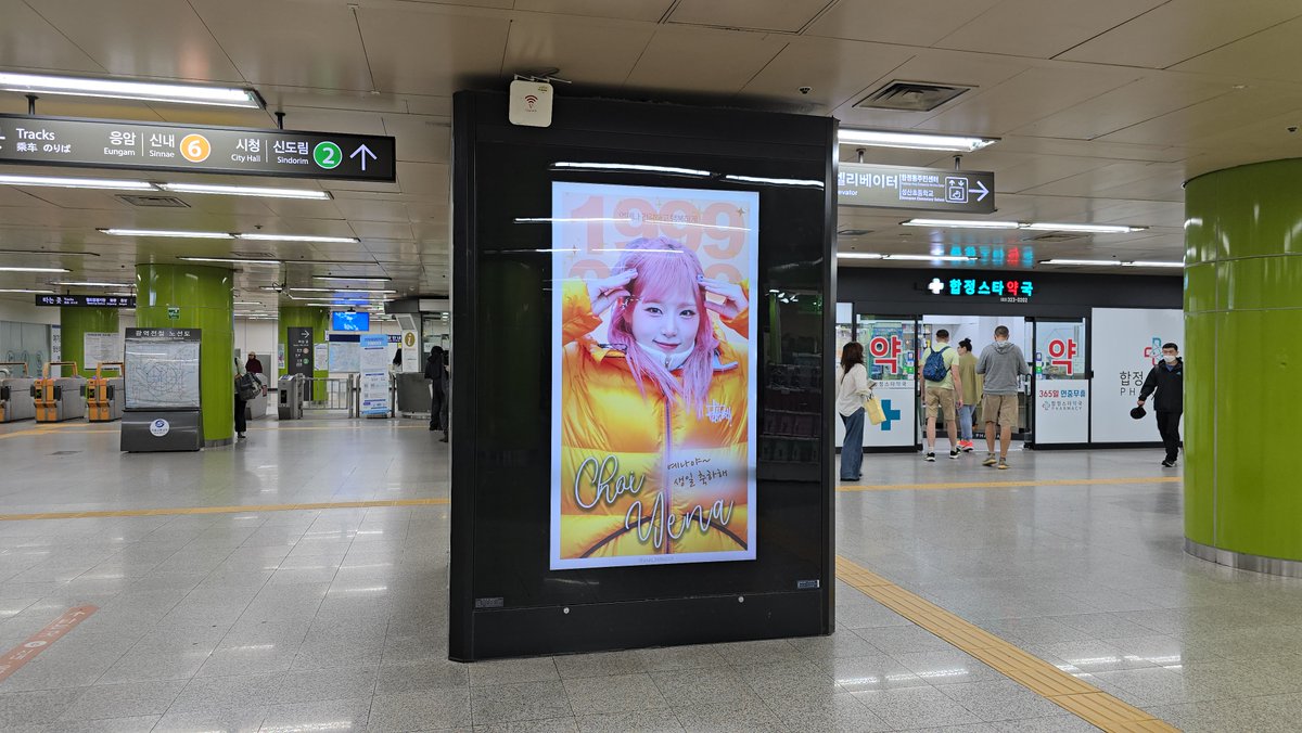 AD__CLASS's tweet image. 최예나, 히토미 님의 생일을 
축하하기 위해 팬분들께서 합정역
CM 보드 광고를 진행해 주셨습니다. 

위치 : 합정역 대합실
기간 : 24. 09. 25 ~ 10. 09
문의 : open.kakao.com/o/sPfvjbmb

#최예나 #チェイェナ 
#앞으로도_예나랑_행복하게_보내자
#本田仁美 #혼다히토미
#토미의_새로운_꽃길을_함께해