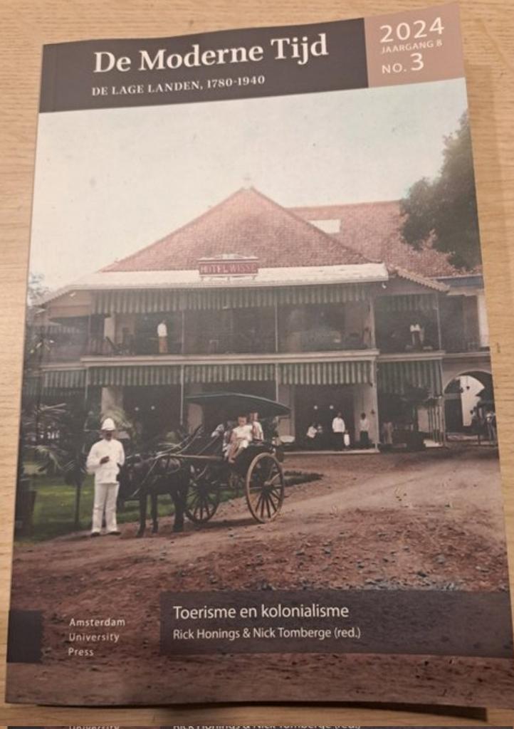 Het nieuwe themanummer van De Moderne Tijd over toerisme &amp; kolonialisme, geredigeerd door <a href="/RickHonings/">Rick Honings</a> en Nick Tomberge, is uit. Lees hier hun inleiding 👉 aup-online.com/content/journa…