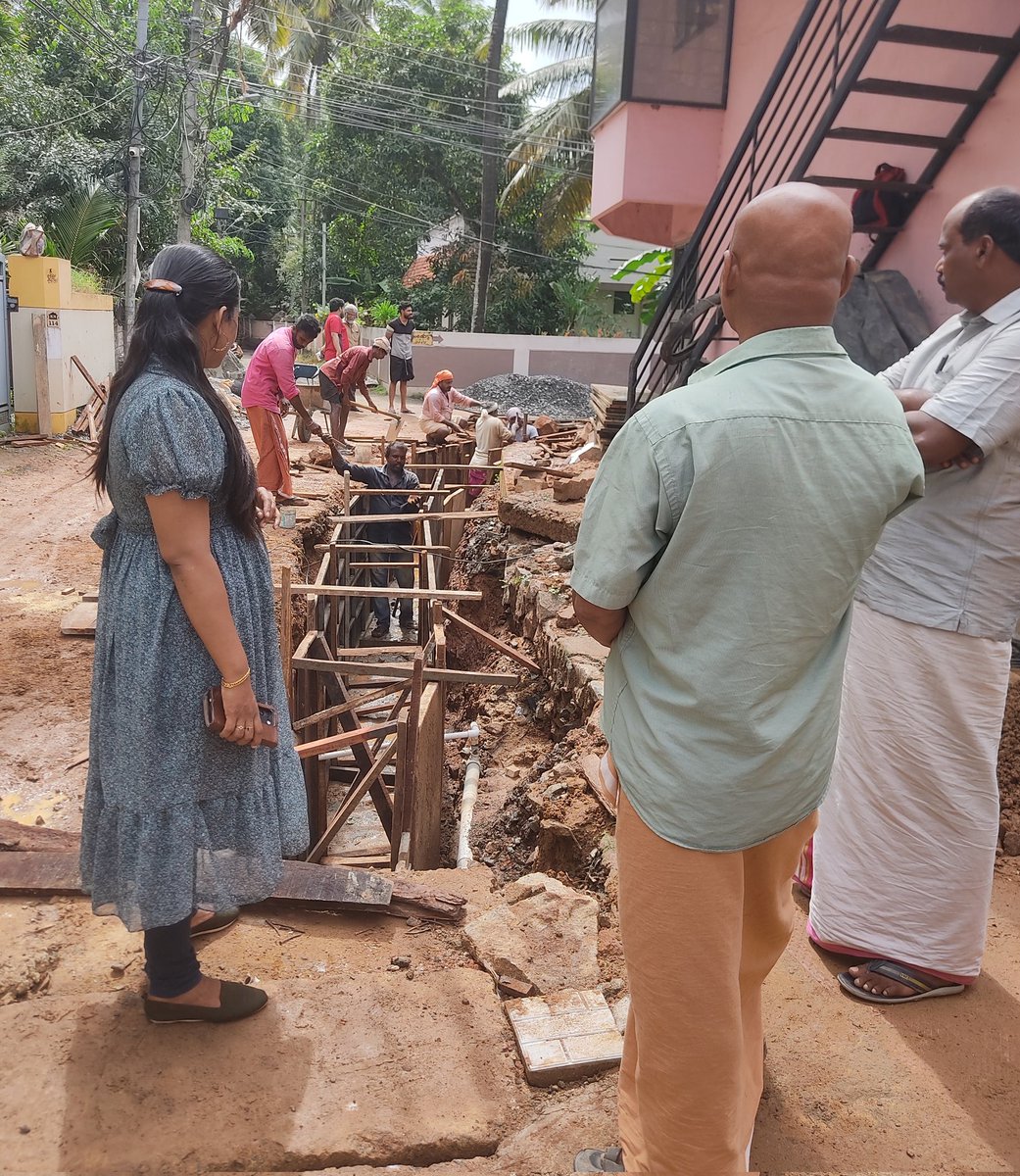 AshaNath_G_S's tweet image. Construction of new drain, renovation of old drain and retarring works are in progress to solve the waterlogging in Krishna Nagar area of ​​Pappanamcode ward... #development #pappanamcode #pappanamcodeward #InfrastructureDevelopment #roadmaintenance @BJP4Keralam @BJP4India #BJP